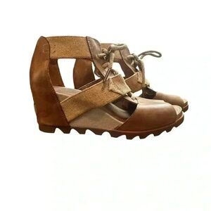 Sorel Lace Up Leather Wedged Sandal Size 10 EUC